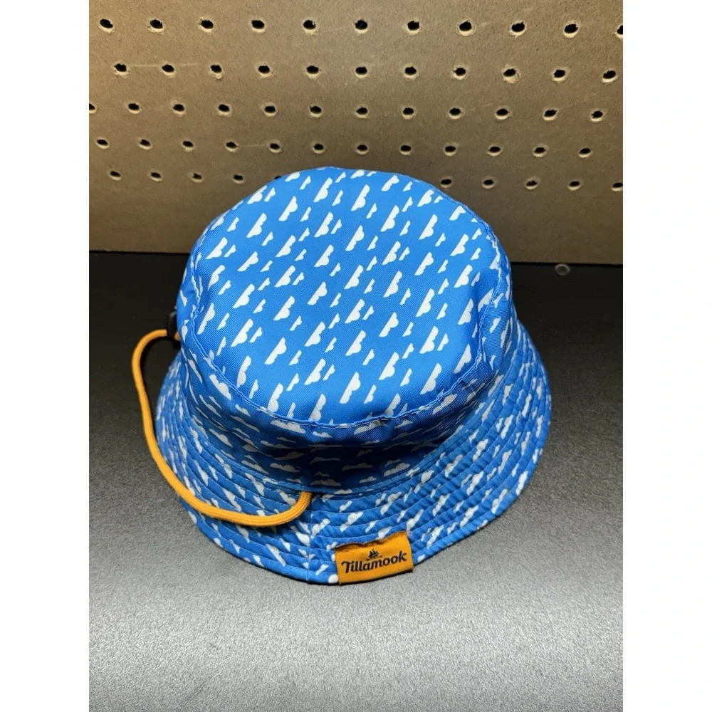 Tillamook Kids Reversible Bucket Hat Cow Logo Blue Clouds Chin‎ Strap